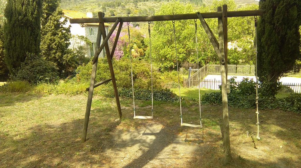 Mas Montluzia Bed & Breakfast Cascastel-des-Corbieres Bagian luar foto